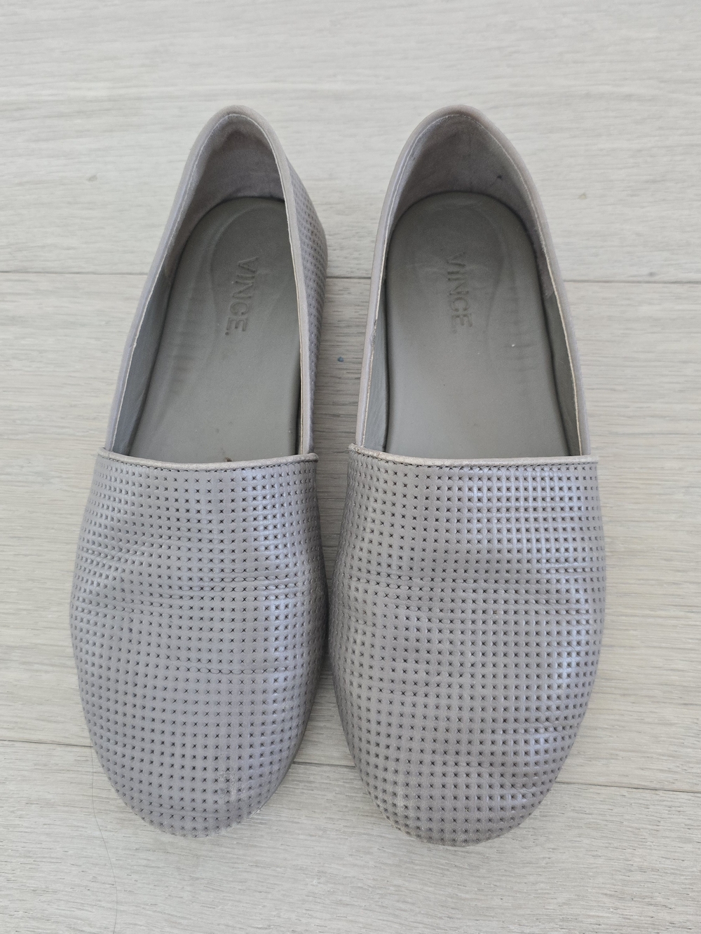 Vince Perforated Slip-On Flats in Beige Neutal Real Leather Size 6.5 37
